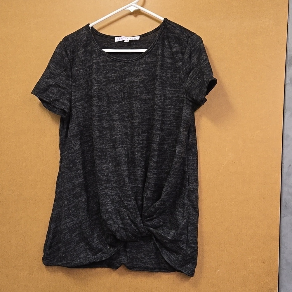 Pepper & Zoe Size L Charcoal Why Knot T-Shirt